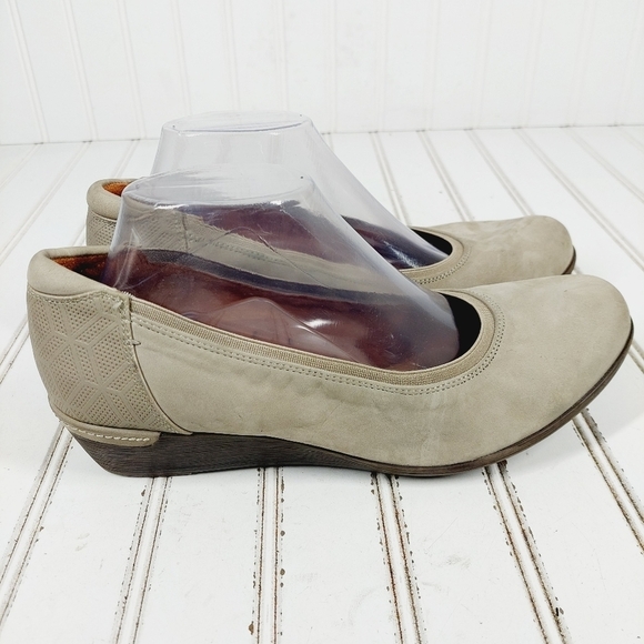 Cobb Hill by New Balance Tan Wedges with 2 pairs no-show socks 👜👠 - Picture 5 of 15